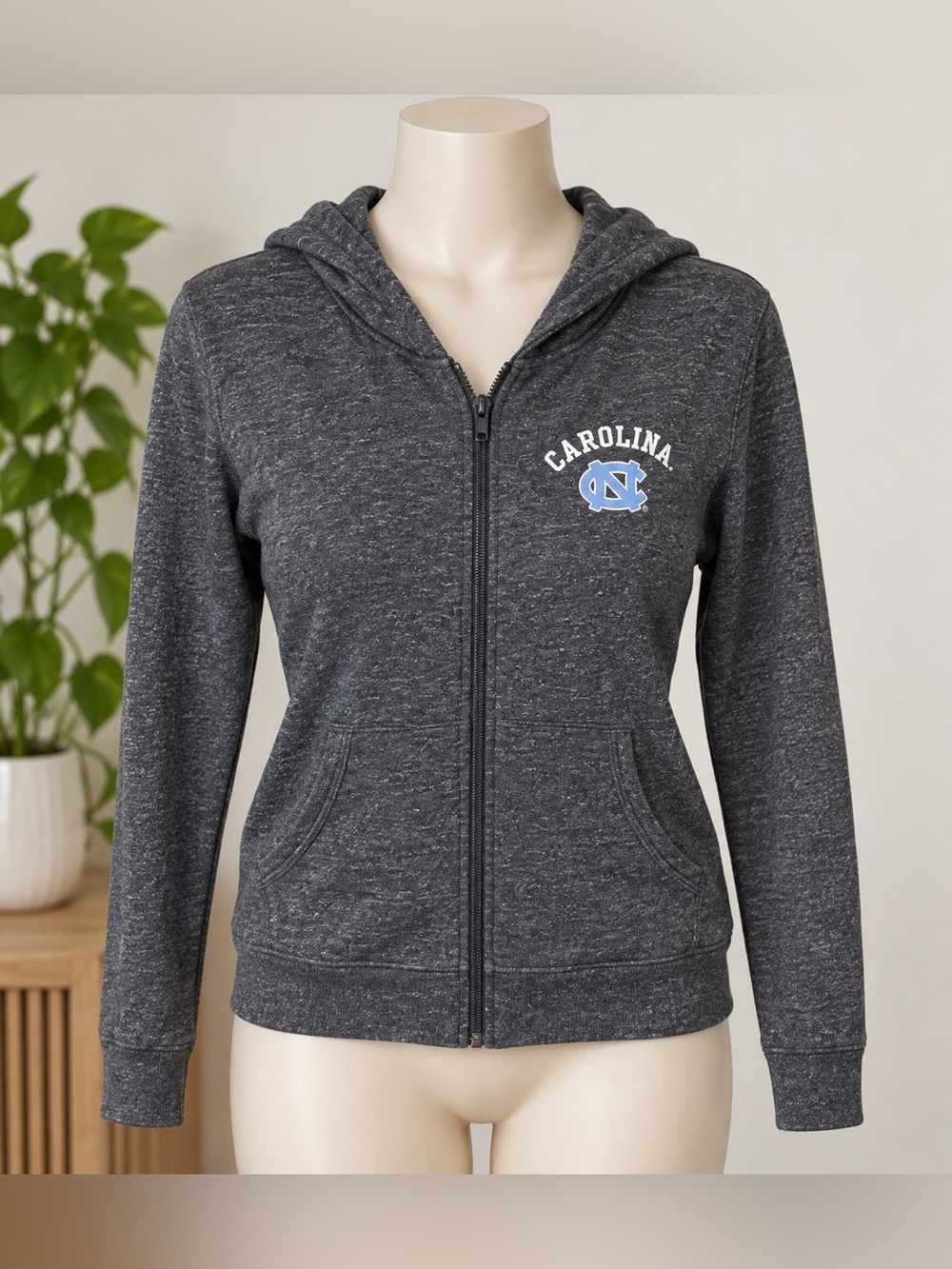 ALTA GRACIA APPAREL Carolina Full Zip Hoodie size medium